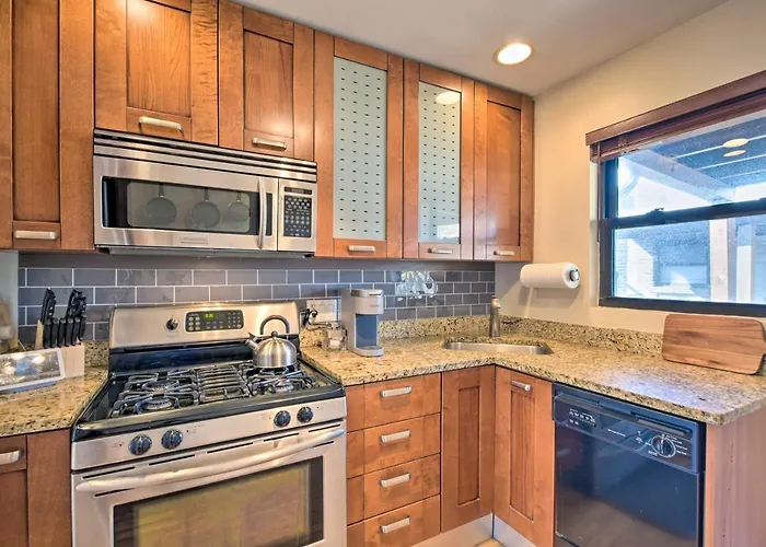 Apartment Urban Escape About 1 Mi To Local Beaches! *
