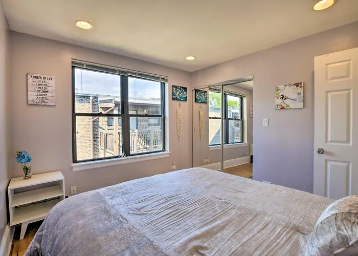 Apartment Urban Escape About 1 Mi To Local Beaches! Chicago