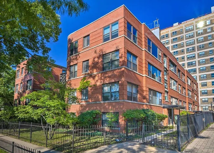 Urban Escape About 1 Mi To Local Beaches! Apartment Chicago